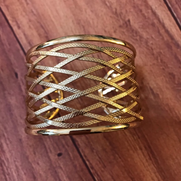 Nw/oT Unbranded Goldtone Lattice Cuff Bracelet - Picture 2 of 6